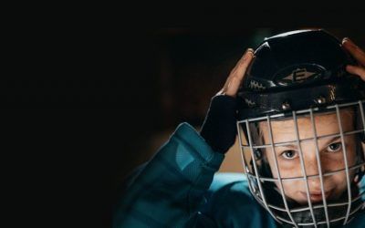 Mit keres egy tizenegy éves lány a profi jégkorong világában?